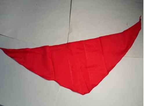 红领巾的来历简短,办手抄报用的尽量简短。三四十字左右