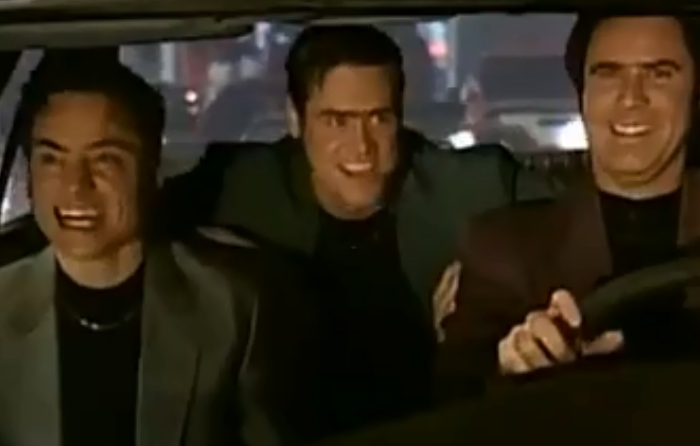 金凯瑞和另外两个人在车里老是摇头那个电影名字叫什么？